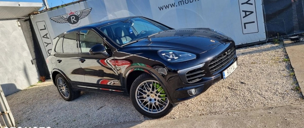 Porsche Cayenne cena 199000 przebieg: 70000, rok produkcji 2017 z Józefów małe 529